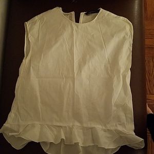 Zarawomen white shirt w ruffle bottom